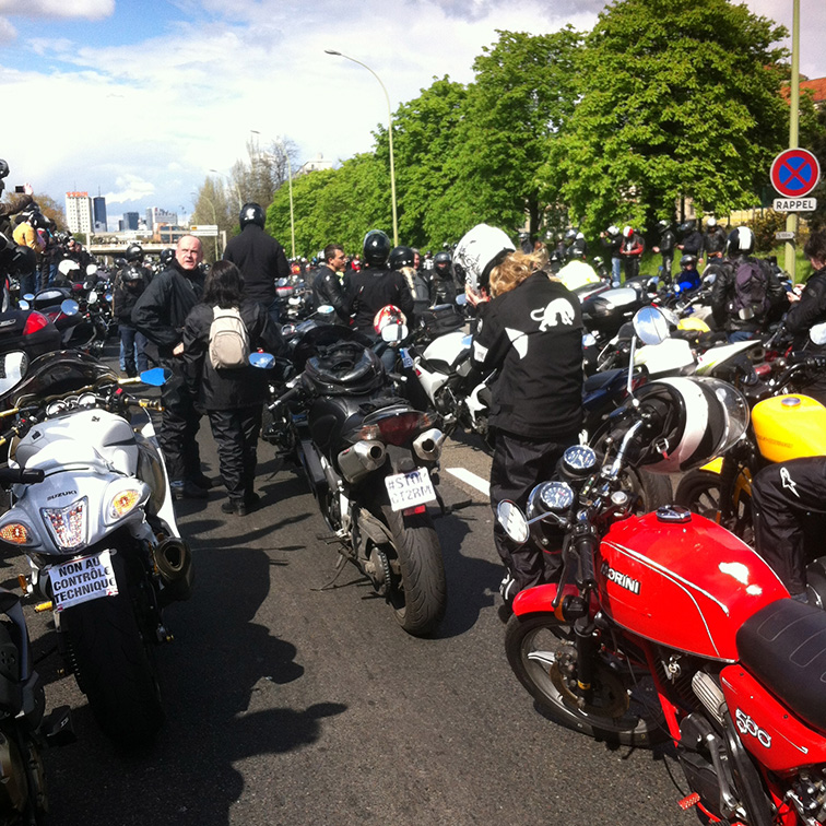 Second arrêt du cortège avant d'entrer dans Paris il y en aura 6 /1°) Porte Doré afin de gérer le passage sur le périf/2°) juste avant la sortie périf porte de Vincennes/ 3°) Nation, là ça a bloqué de la place jusqu'au Périf/ 4°) Bastille/ 5°) Hôtel là o de Ville/ 6°) Avenue de L'Opéra / 7°) arrivée au pont Louis Philippe face aux Invalides.