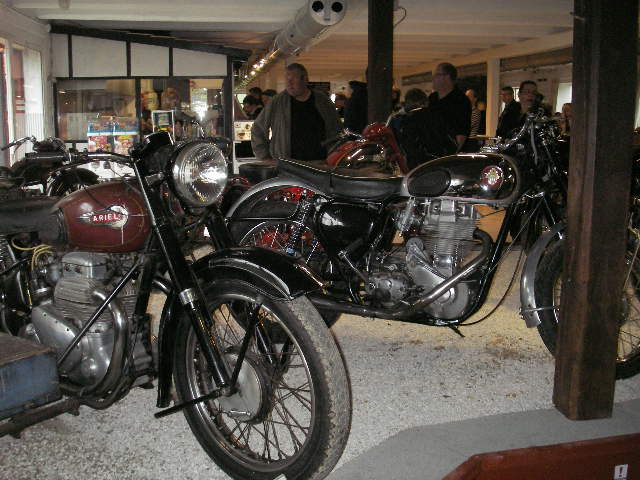 Ariel 4  BSA gold.JPG